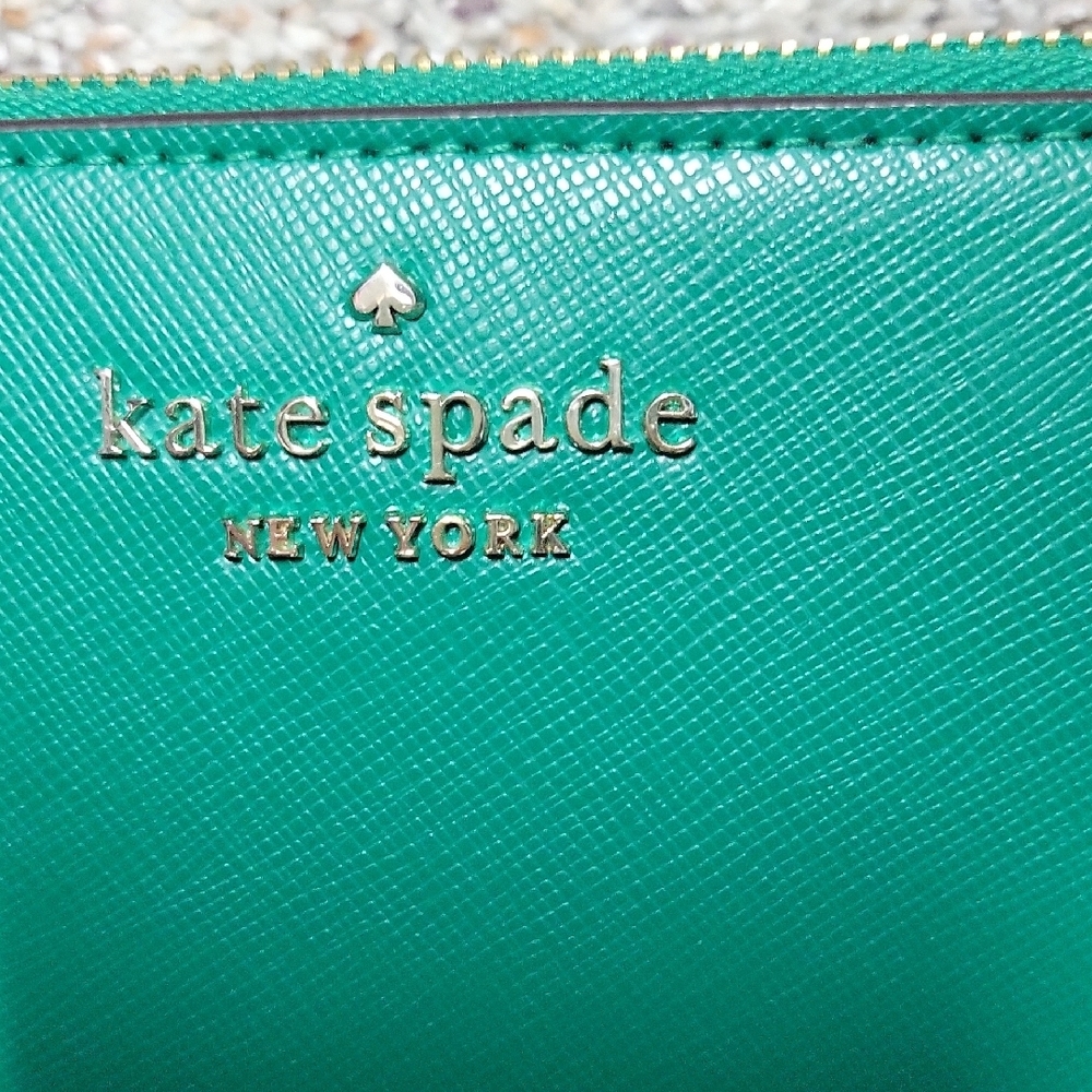 Kate Spade Vibrant Green Zip Wallet - Picture 2 of 4